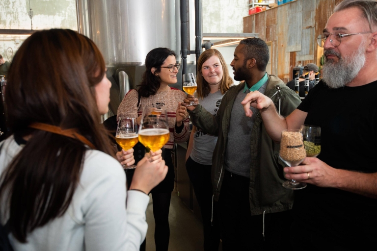 Gent: ontdek de Belgische bierwereld met een jonge localGepersonaliseerde privétocht met bezoek aan brouwerij