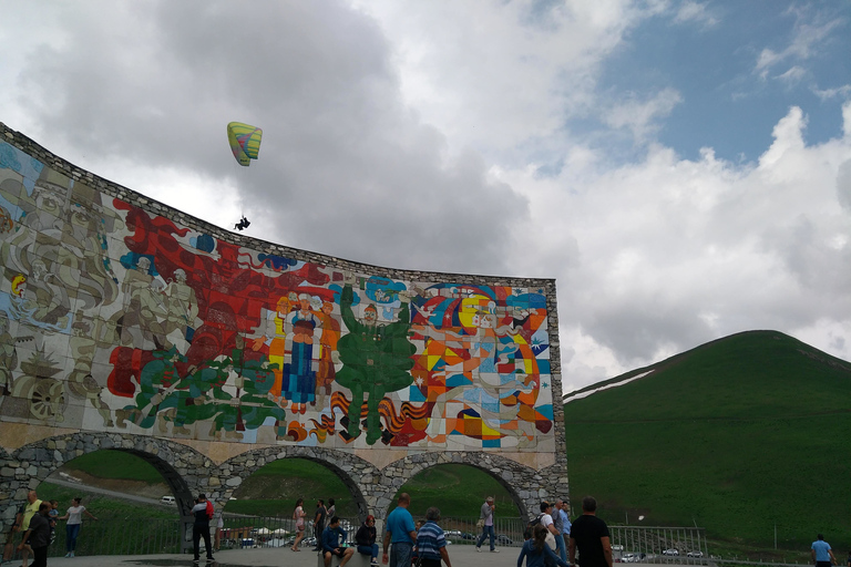 Da Tbilisi: Giro di Kazbegi - Zhinvali - Ananuri - GudauriKazbegi: tour da Tbilisi alle montagne del Caucaso