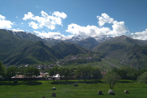 Da Tbilisi: Giro di Kazbegi - Zhinvali - Ananuri - GudauriKazbegi: tour da Tbilisi alle montagne del Caucaso