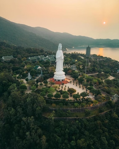 Da Nang: Lady Buddha & Marble Mountains Sunrise Tour