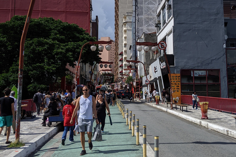 São Paulo: Liberdade & Bixiga Street Food Tour on Sundays