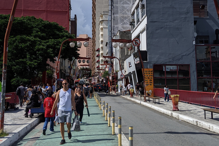 São Paulo: Liberdade & Bixiga Street Food Tour am Sonntag