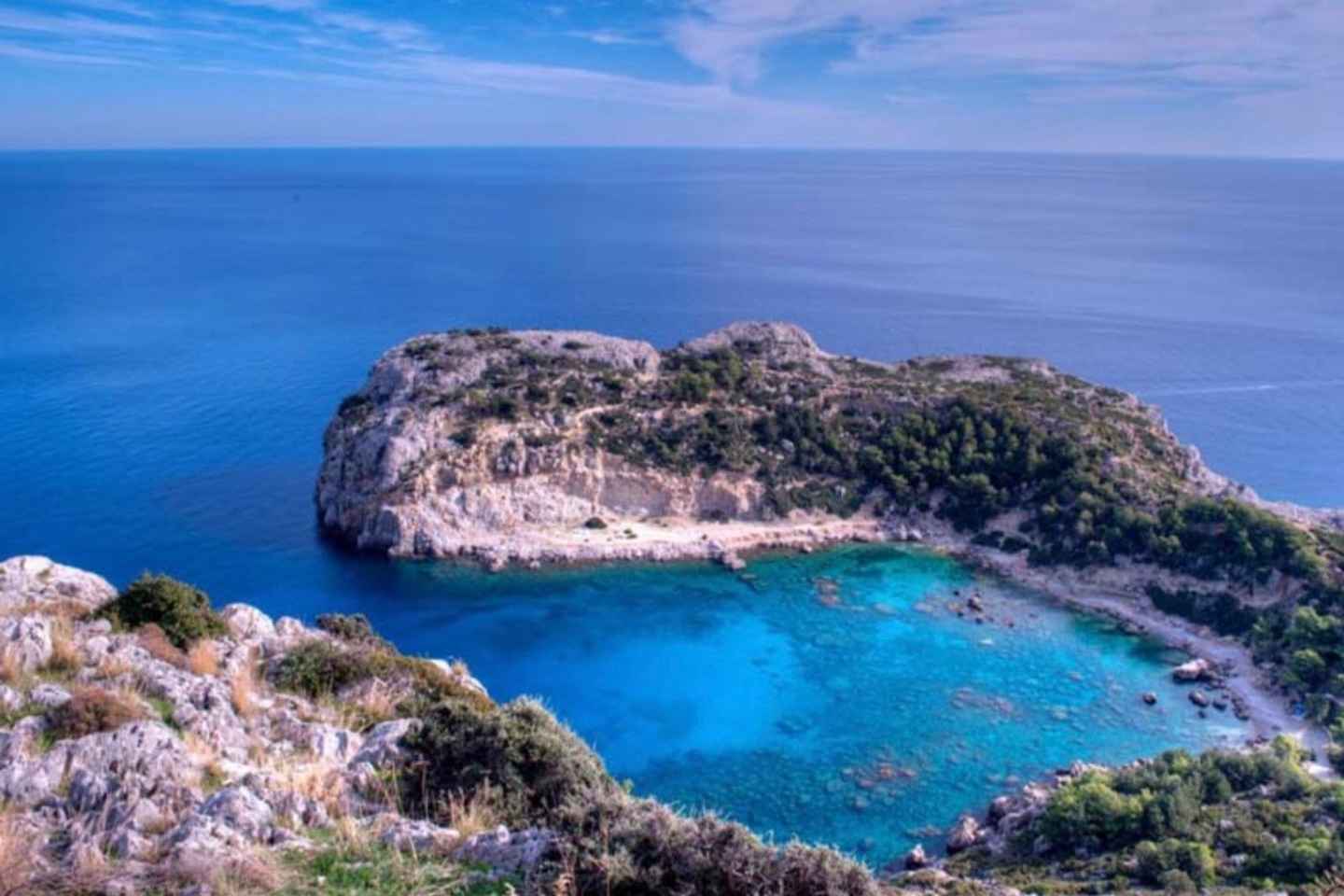 ロドス島：ライブDJと船上パーティークルーズ