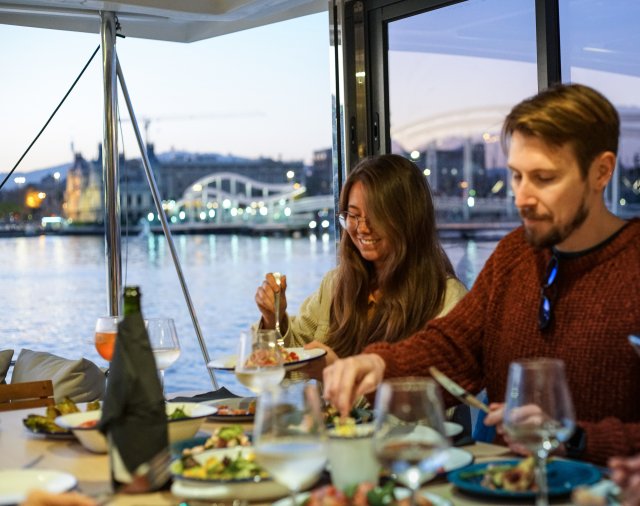 Barcelona: Lunch or Dinner Catamaran Sailing Tour