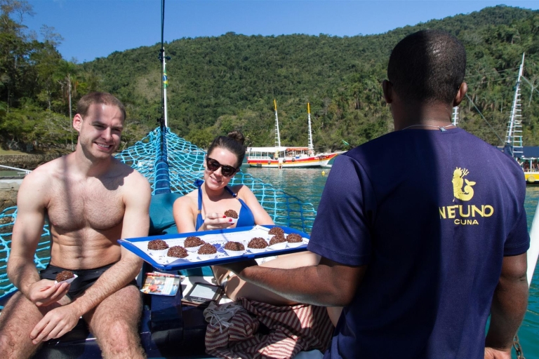 Paraty Bay: Islands & Beaches Boat Tour with Snorkeling Schooner Tour with 1 Caipirinha