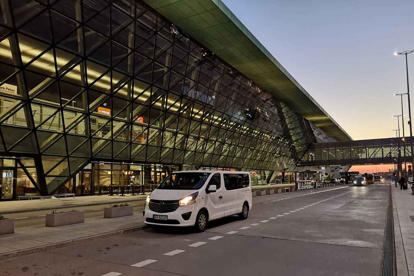 Krakow: Private Transfer to/from Krakow Airport (KRK)
