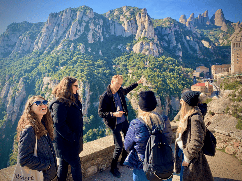 Depuis Barcelone : Visite guidée de Montserrat et transfert en bus aller-retour.