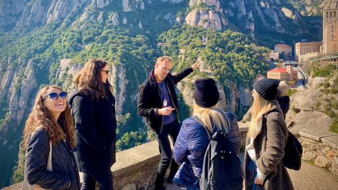 Desde Barcelona: Montserrat Visita Guiada y Traslado de Vuelta en Autobús