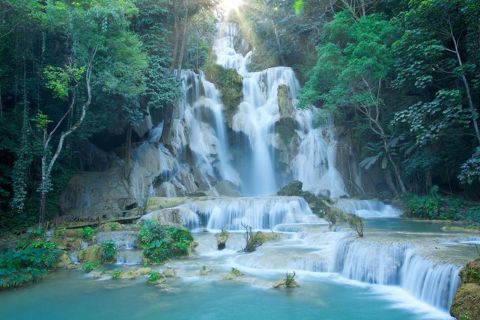 Luang Prabang: Tagesausflug zu den Pak Ou Höhlen und den Kuang Si Wasserfällen