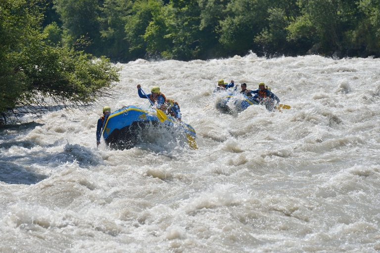 Imster Schlucht: Wildwasser-Rafting in den Tiroler AlpenFamilien-Rafting-Erlebnis