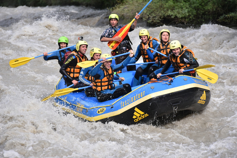 Imster Schlucht: Wildwasser-Rafting in den Tiroler AlpenFamilien-Rafting-Erlebnis