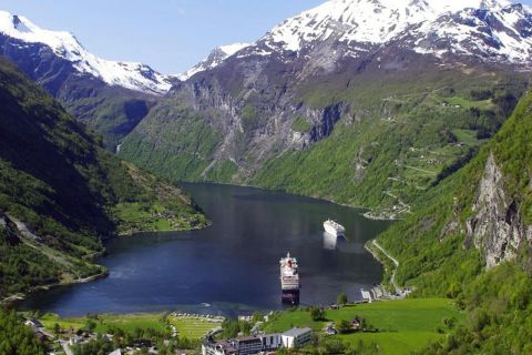 Van Ålesund: privé dagtocht naar Geirangerfjord