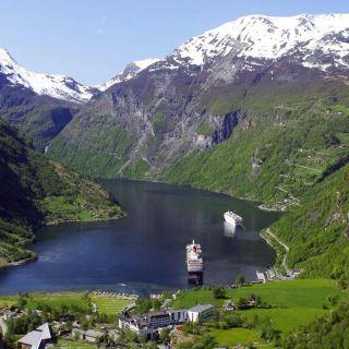 From Ålesund: Private Day Trip to Geirangerfjord