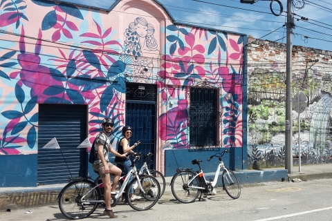 Medellin: Zwiedzanie miasta z przewodnikiem na e-rowerzeMedellin: Miejska wycieczka rowerowa z przewodnikiem