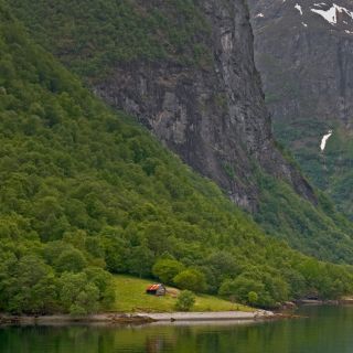 Vuonot: Fjordit: Yksityinen matka junalla ja risteilyllä
