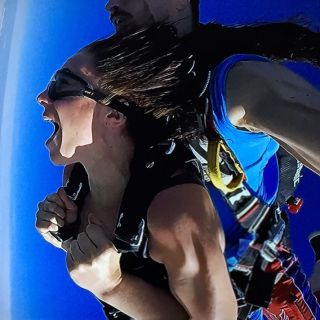 Frankfurt: Tandem Skydiving Experience