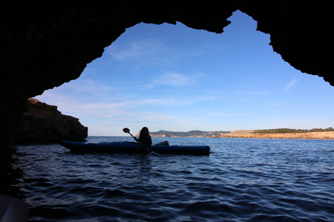 Ibiza: 3 uur durende kajaktocht op de klif met snorkelenIbiza: klifkajaktocht van 3 uur met snorkelen