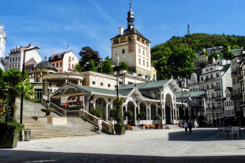 Karlovy Vary, Det verdensberømte spaet ble grunnlagt av tsjekkerne