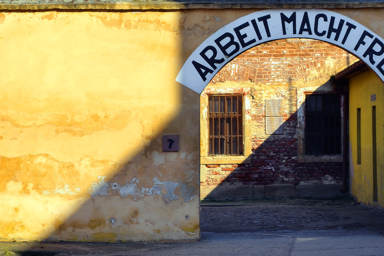 TEREZÍN en mörk och tragisk plats i Europas historiaGuidad tur till Terezín