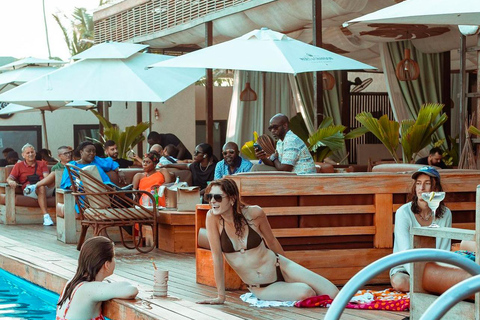 Esperienza di lusso sulla spiaggia di Accra: Sole Sabbia Serenità e Pranzo