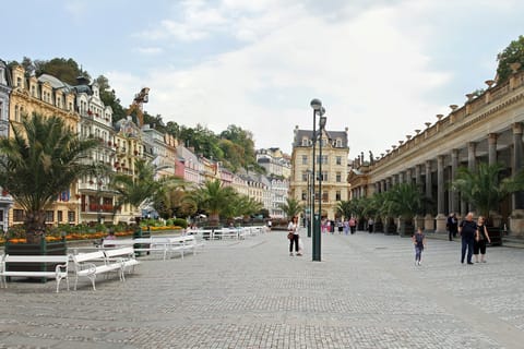 Prague: Day Trip to Karlovy Vary and St. Maurus Reliquary