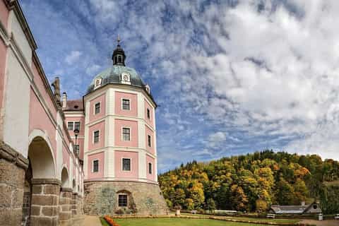 Prague: Day Trip to Karlovy Vary and St. Maurus Reliquary