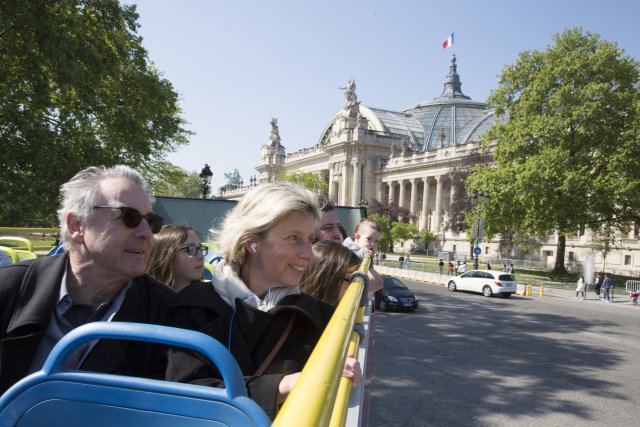 Paris: Hop-on Hop-off Bus Tour &amp; Seine Cruise Bundle Tour
