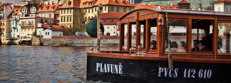 Praha: 45-minutters historisk elvecruise med forfriskninger