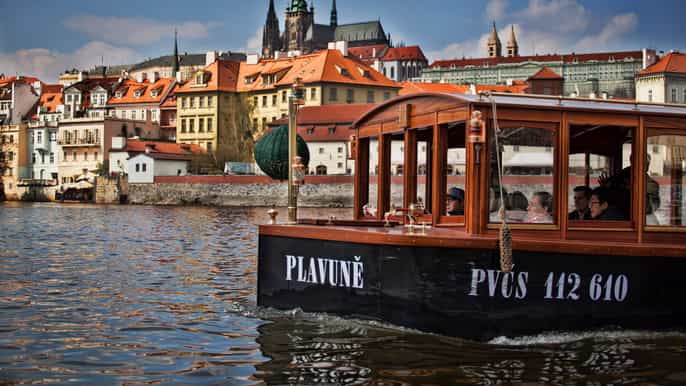 Prague: 45-Minute Historical River Cruise and Refreshments