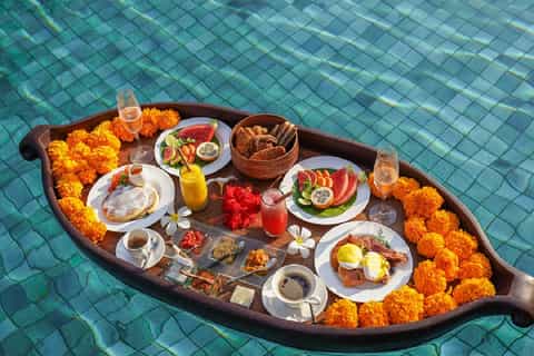 Ubud: Romantic Spa and Floating Breakfast in Petal Pool