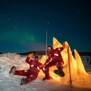 Ab Rovaniemi: Ice Floating in Lappland mit Nordlichtern