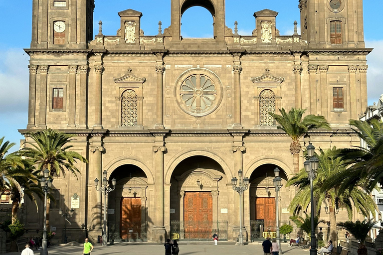 Las Palmas: Social Walking Tour with Local Insights & Coffee