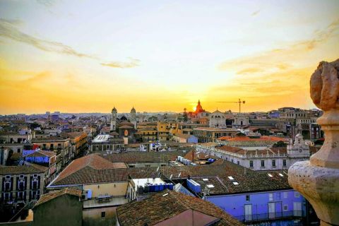 Catania: Visita nocturna de secretos de la ciudad y aperitivo