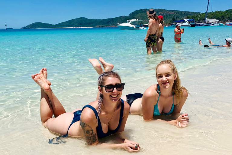 Airlie Beach: Whitehaven Beach BBQ &amp; Hill Inlet AdventureAirlie Beach: North &amp; South Whitehaven Beach Experience