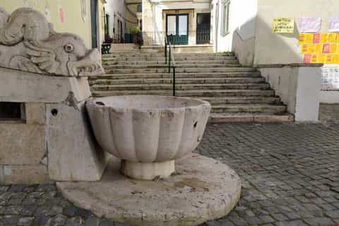 Lisbon: Alfama Exploration Game