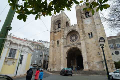 lisbon 7 wonders of the old town murder mystery city game