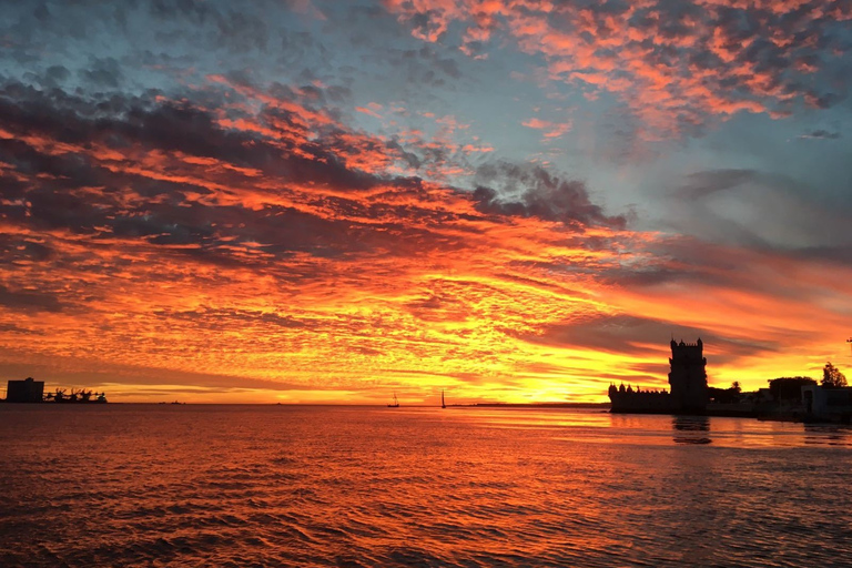 Lisboa: navegación al atardecer con bebidas