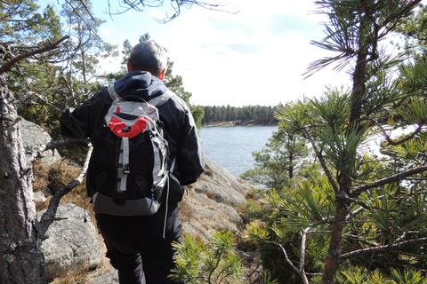 Stockholm: Självguidad vandring i vacker naturTunnelbana till bastu