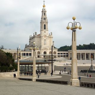 From Lisbon: Private Full-Day Fatima Tesla Tour