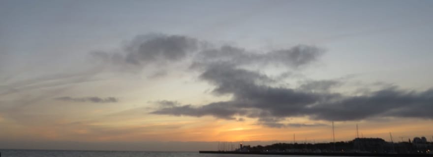 Cascais : excursion en bateau au coucher du soleil avec boissons de bienvenue