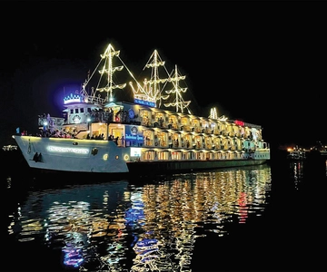 Ho Chi Minh City: Saigon River Dinner Cruise with Live Music