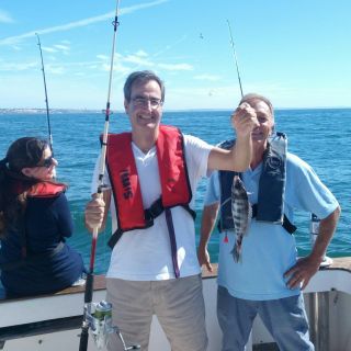 Cascais: excursão de pesca de meio dia