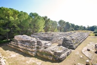 Syrakus, Archäologischer Park von Neapolis, kleine Gruppe - Hizvo