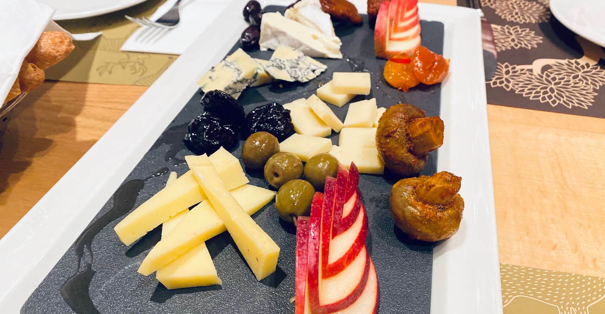 Lucerne, History Walking Tour w/ Chocolate & Cheese Tastings - Housity