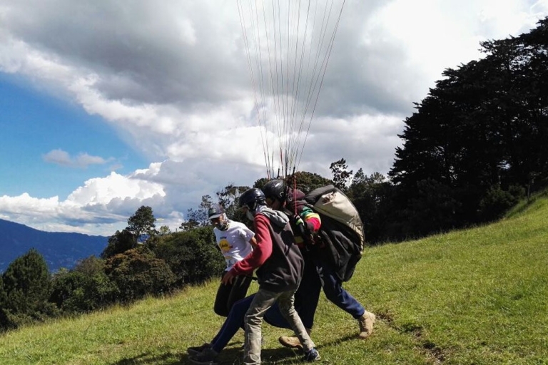 Medellín : Vol en parapente de 15 minutesMedellín : 15 minutes de vol en parapente
