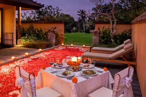 Ubud: Romance Under the Stars Dinner and Massage Experience