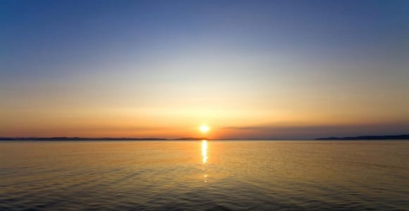 Mykonos: Semi-Prive Aegean Sunset Cruise with Mykonian Snack