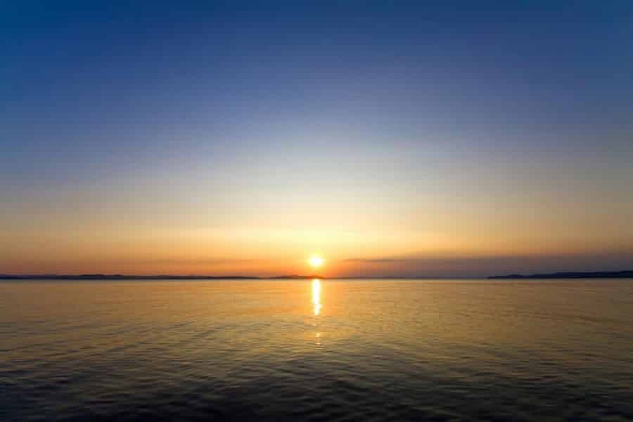 Mykonos: Semi-Prive Ägäis-Sonnenuntergangs-Kreuzfahrt mit mykonischem Snack. Foto: GetYourGuide