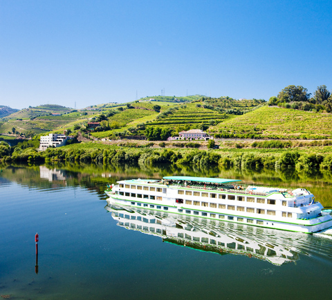 Cruises & boat tours