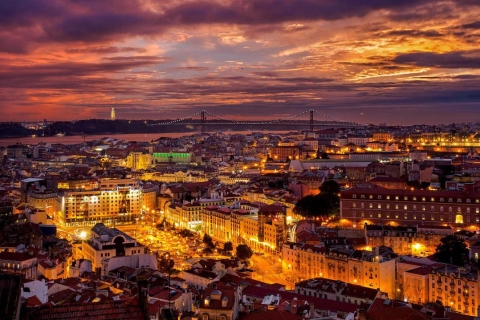 Lisboa: tour nocturno por la ciudad con cena y espectáculo de fado en vivoTour privado